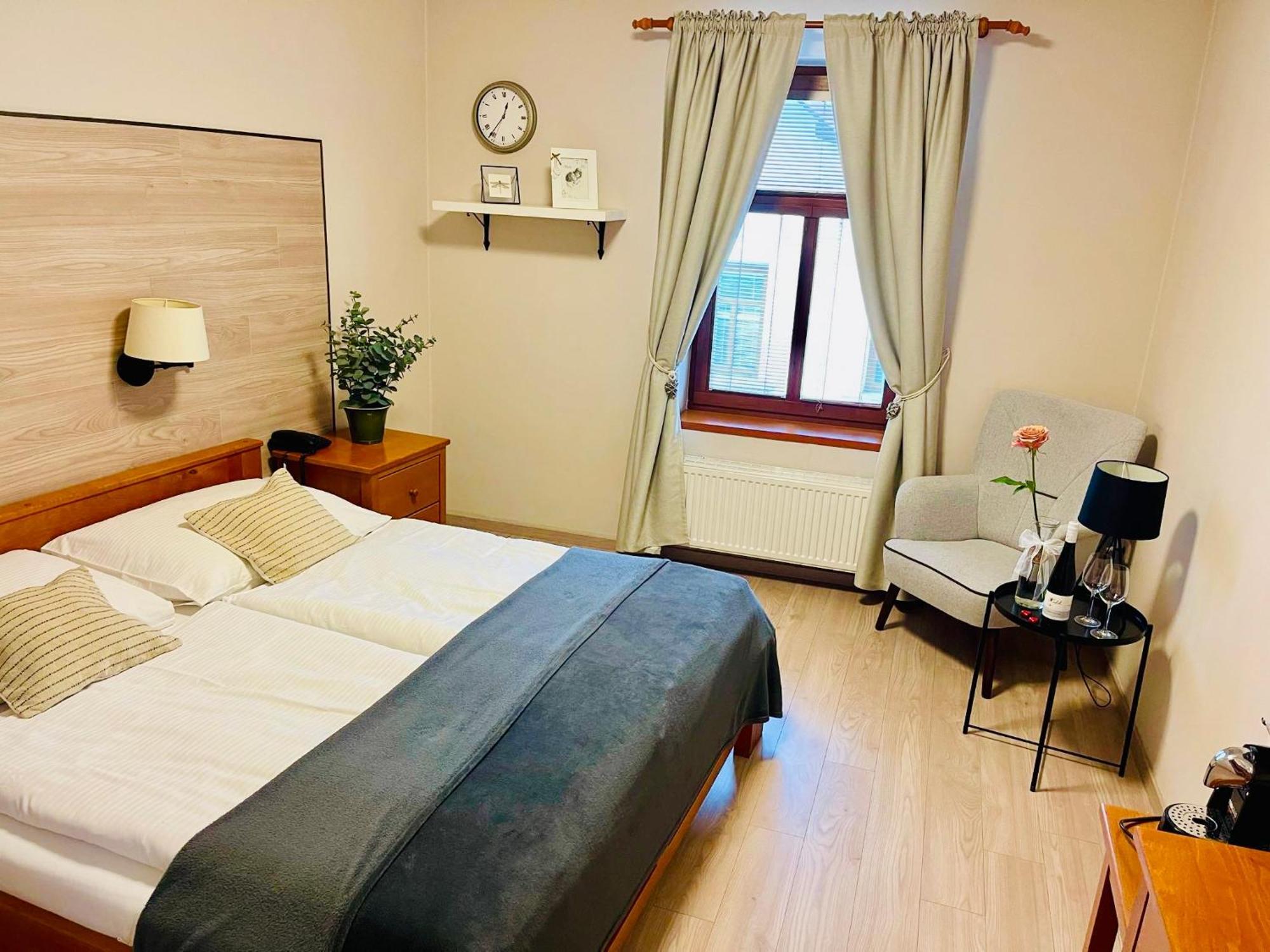 Hotel Posta Соботка Екстериор снимка